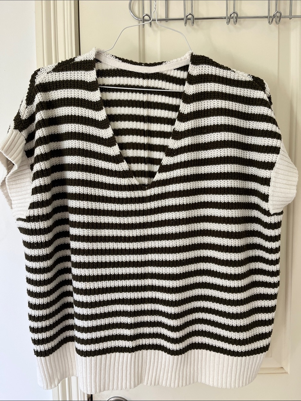 Ann Taylor Black and White Striped Knit V-Neck Top